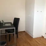 Private On Quiet Street בית אירוח *